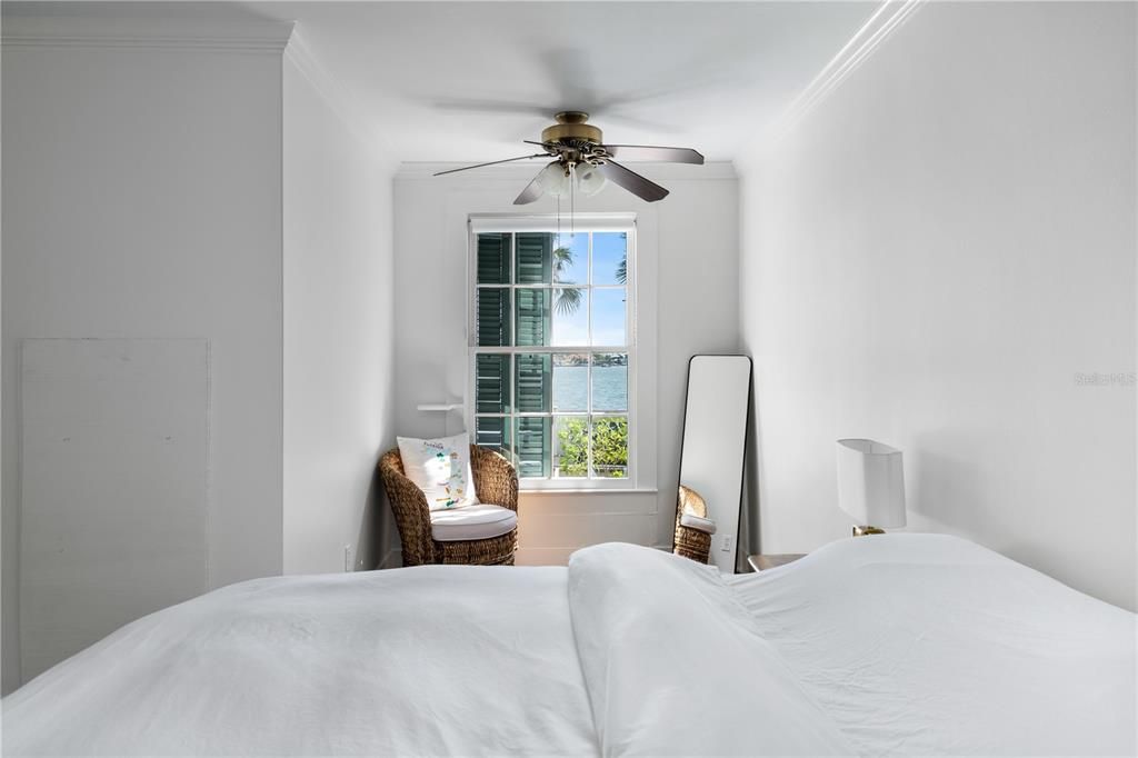 For Sale: $1,150,000 (2 beds, 1 baths, 2327 Square Feet)