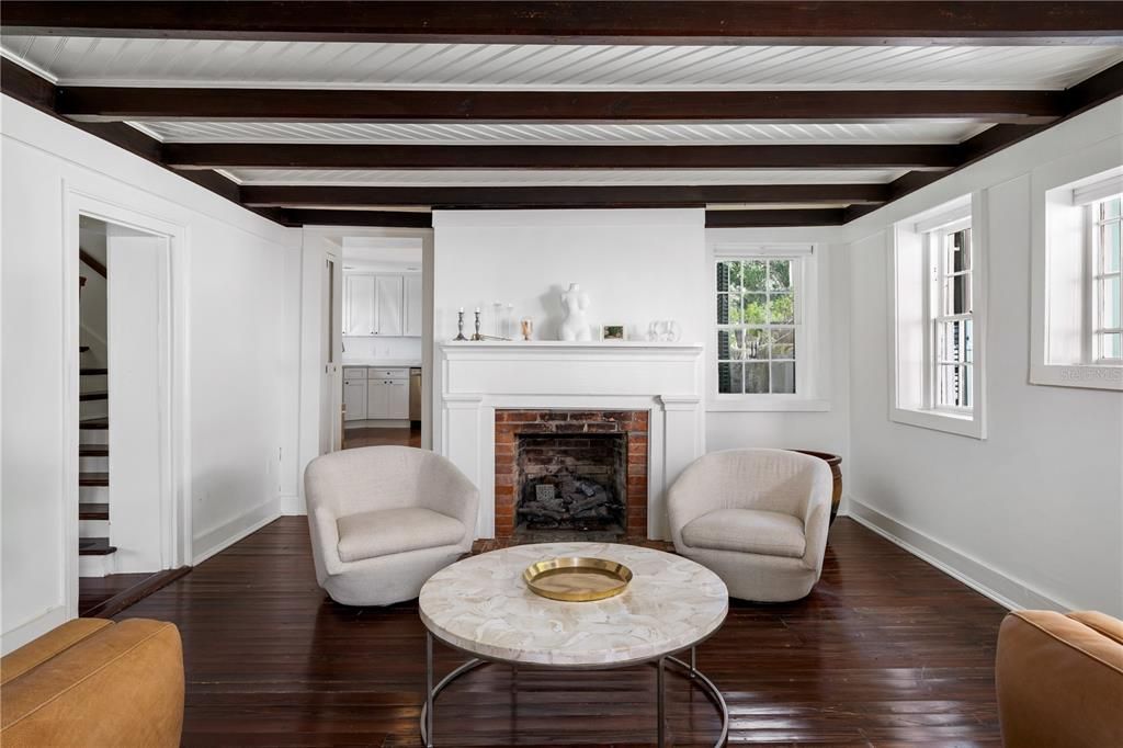 For Sale: $1,150,000 (2 beds, 1 baths, 2327 Square Feet)