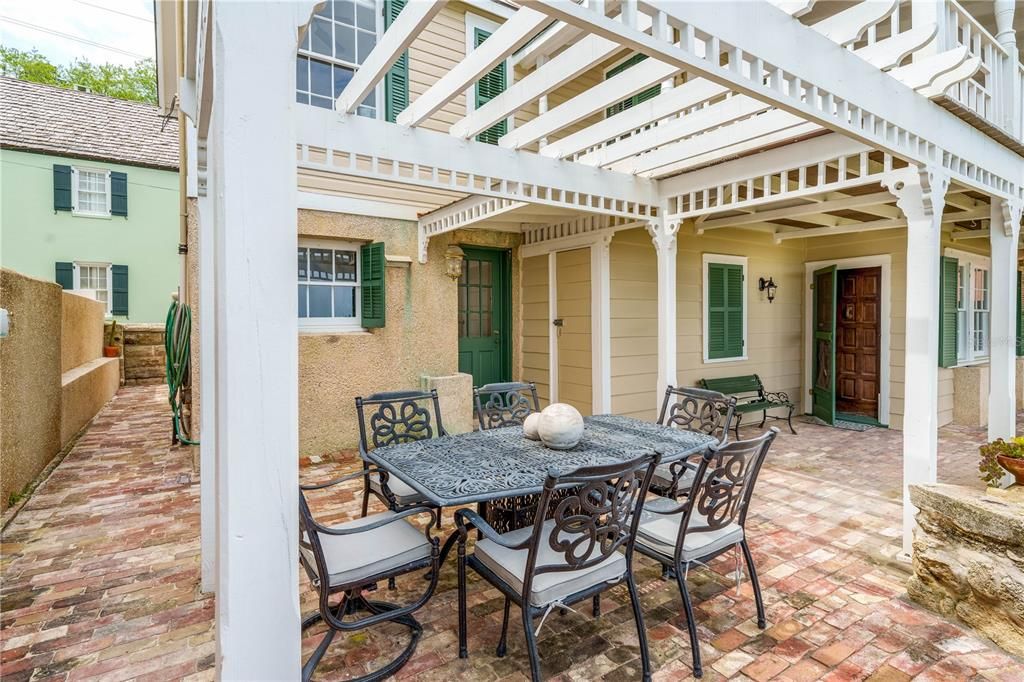 For Sale: $1,150,000 (2 beds, 1 baths, 2327 Square Feet)