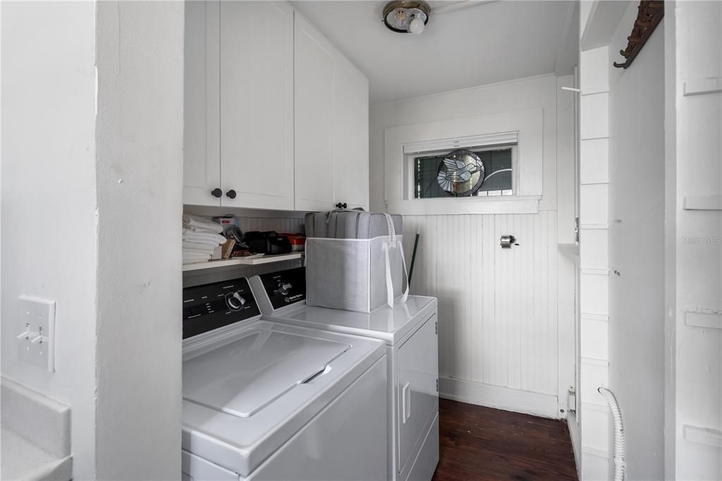 For Sale: $1,150,000 (2 beds, 1 baths, 2327 Square Feet)