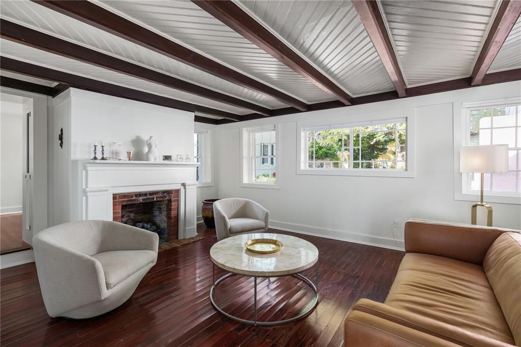 For Sale: $1,150,000 (2 beds, 1 baths, 2327 Square Feet)