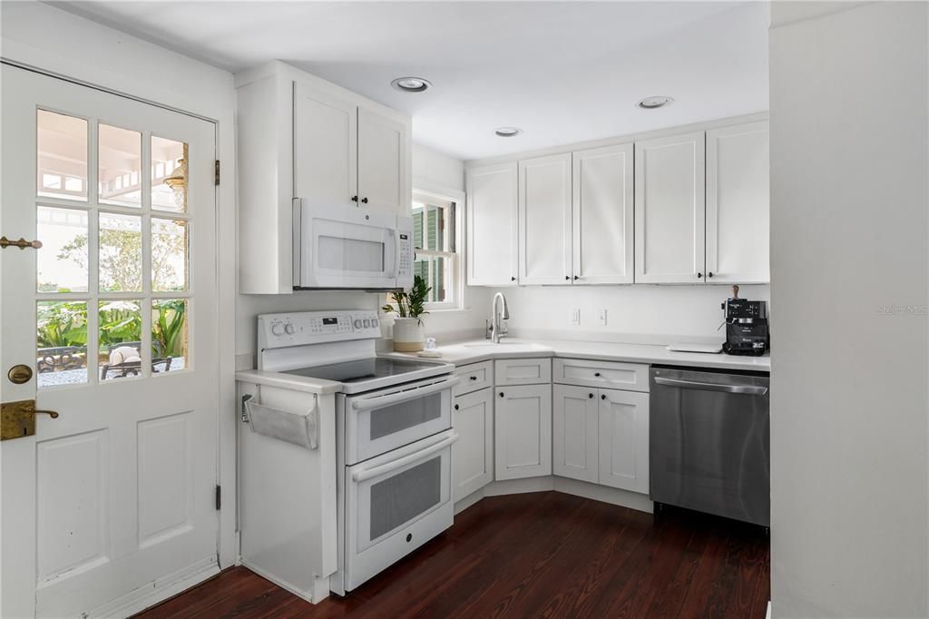 For Sale: $1,150,000 (2 beds, 1 baths, 2327 Square Feet)