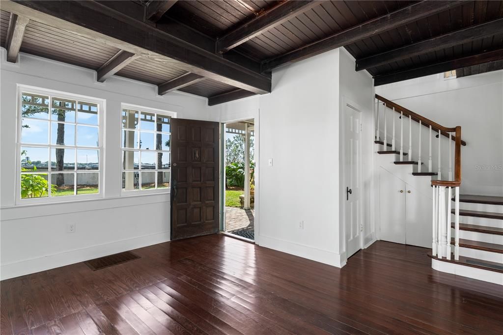 For Sale: $1,150,000 (2 beds, 1 baths, 2327 Square Feet)