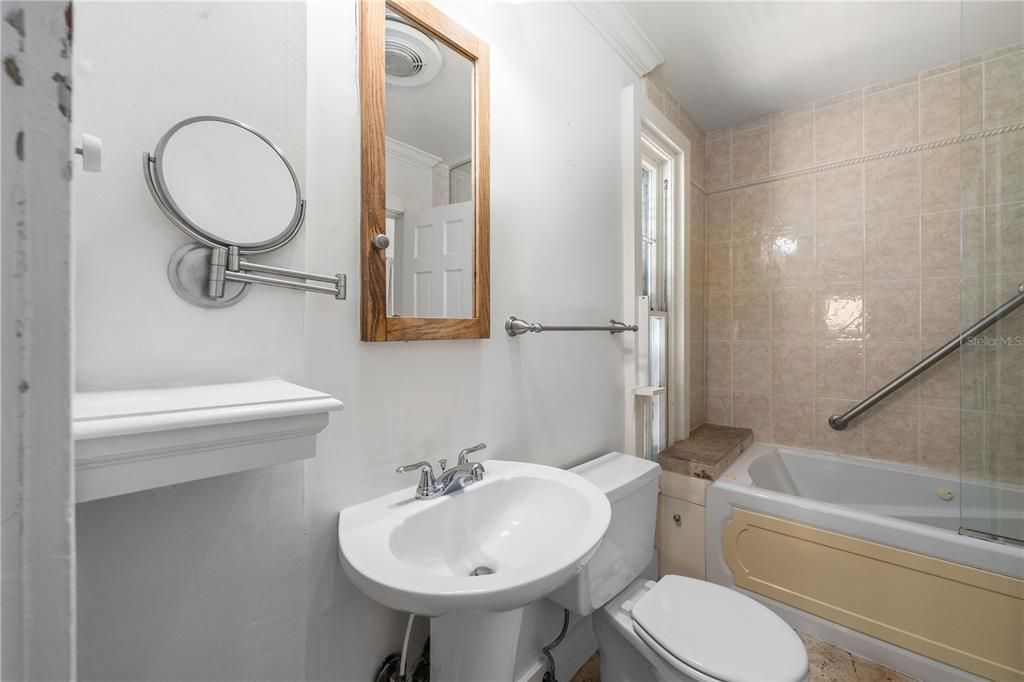 For Sale: $1,150,000 (2 beds, 1 baths, 2327 Square Feet)