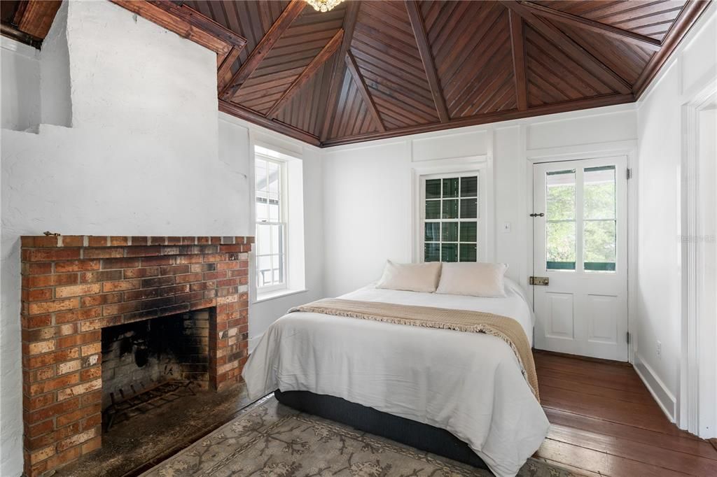 For Sale: $1,150,000 (2 beds, 1 baths, 2327 Square Feet)
