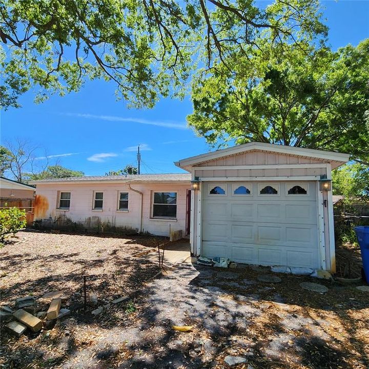 Recently Sold: $188,999 (3 beds, 2 baths, 929 Square Feet)