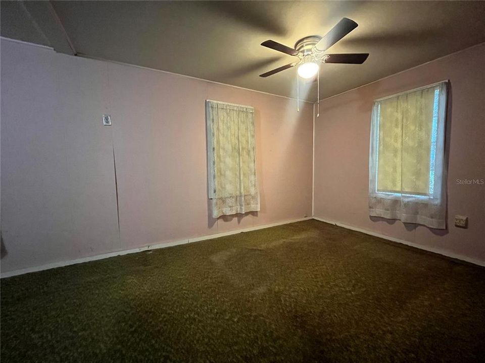 For Sale: $210,000 (2 beds, 1 baths, 1076 Square Feet)