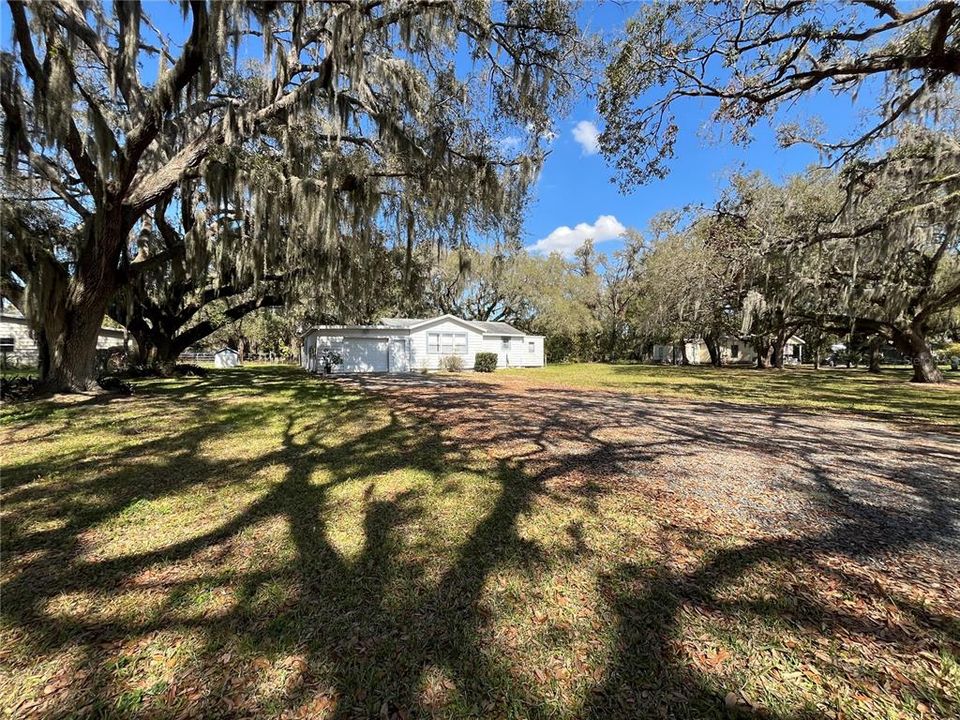 For Sale: $210,000 (2 beds, 1 baths, 1076 Square Feet)