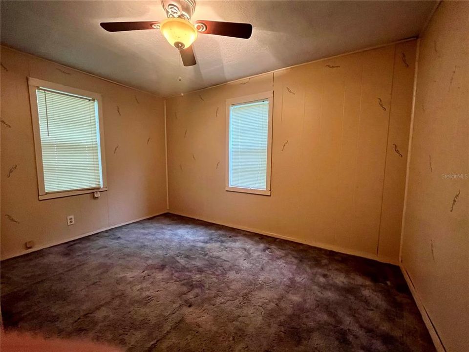 For Sale: $210,000 (2 beds, 1 baths, 1076 Square Feet)