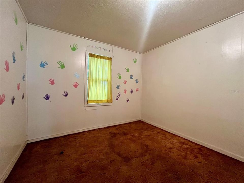 For Sale: $210,000 (2 beds, 1 baths, 1076 Square Feet)