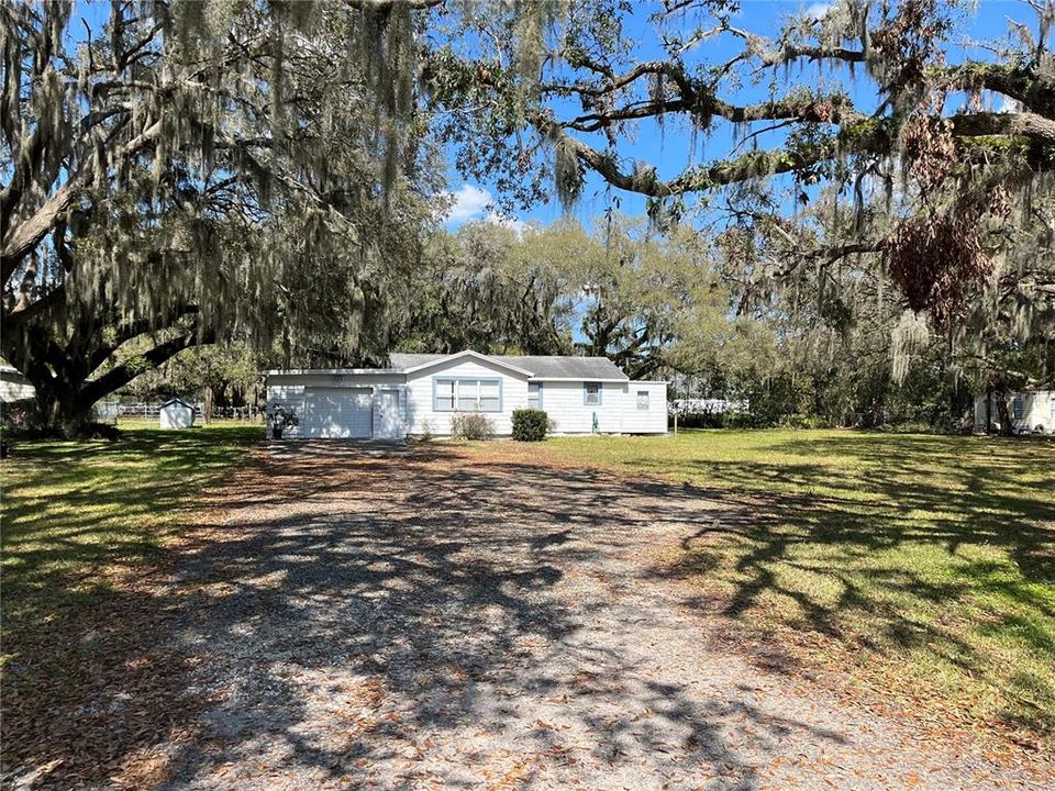 For Sale: $210,000 (2 beds, 1 baths, 1076 Square Feet)