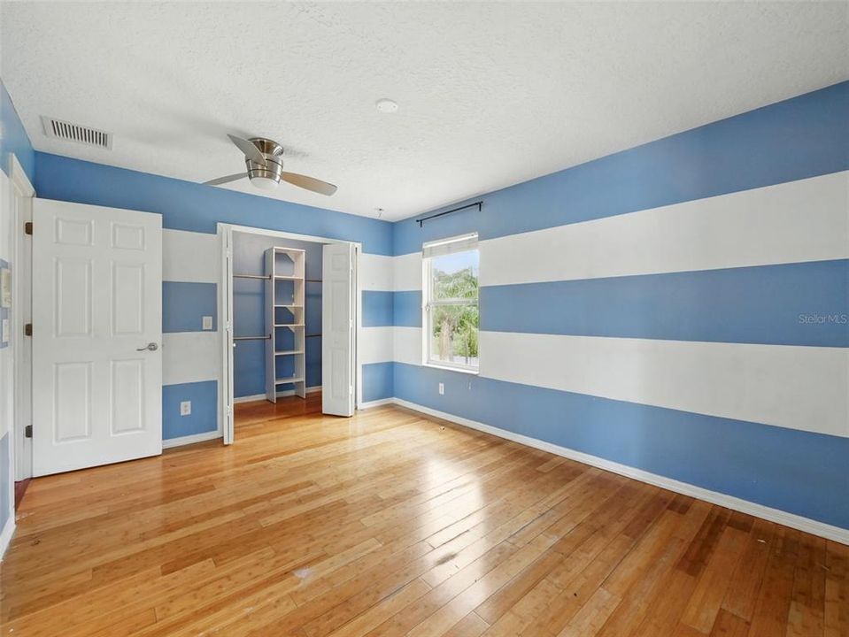 合同活跃: $575,000 (5 贝兹, 4 浴室, 4094 平方英尺)