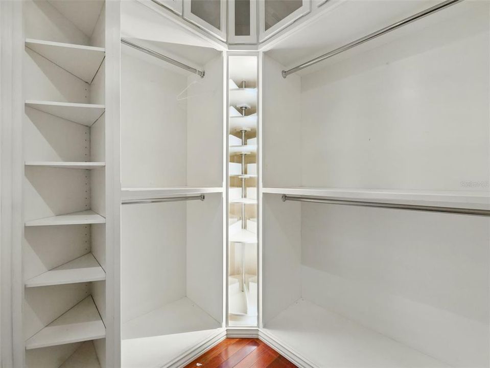 合同活跃: $575,000 (5 贝兹, 4 浴室, 4094 平方英尺)