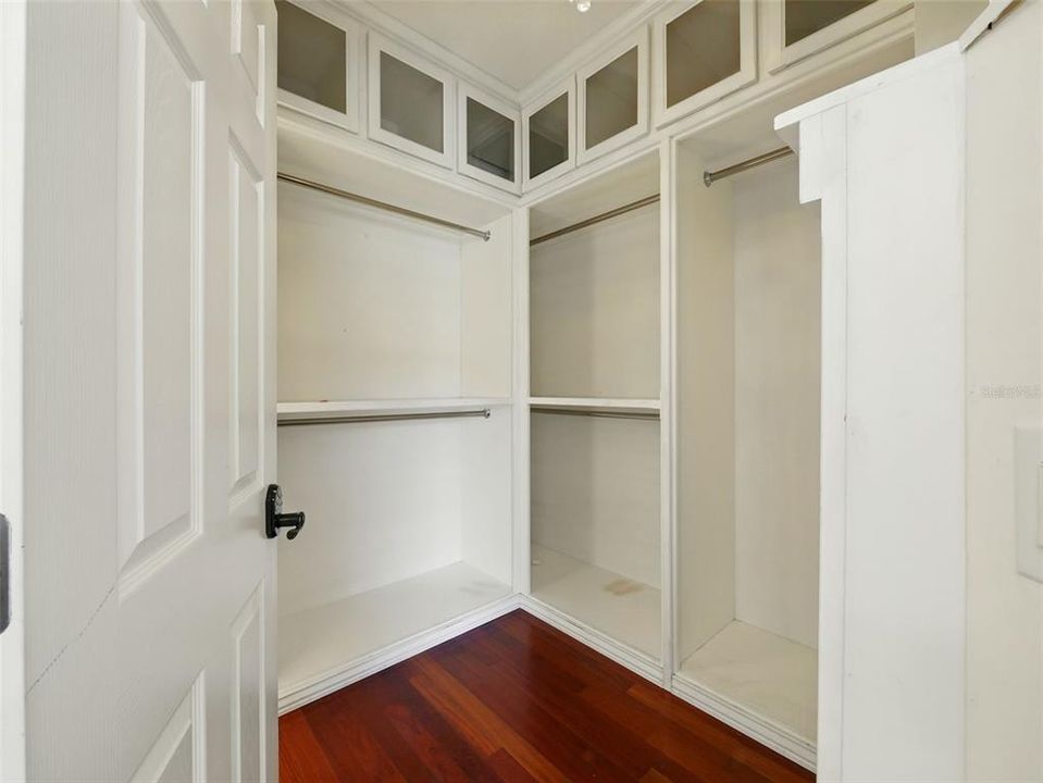 合同活跃: $575,000 (5 贝兹, 4 浴室, 4094 平方英尺)