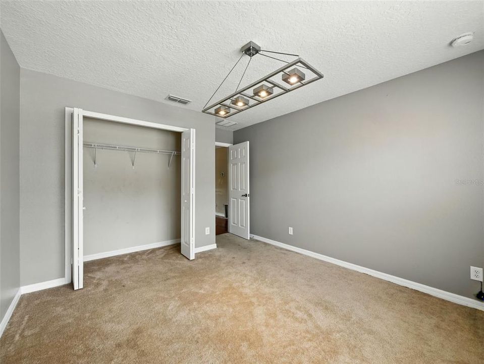 合同活跃: $575,000 (5 贝兹, 4 浴室, 4094 平方英尺)