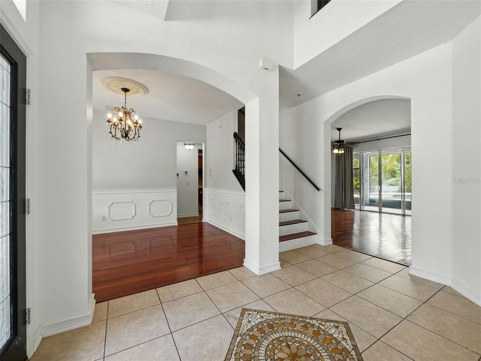 合同活跃: $575,000 (5 贝兹, 4 浴室, 4094 平方英尺)