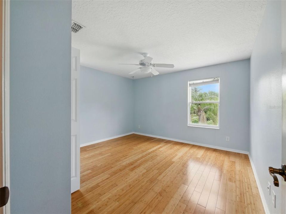 合同活跃: $575,000 (5 贝兹, 4 浴室, 4094 平方英尺)