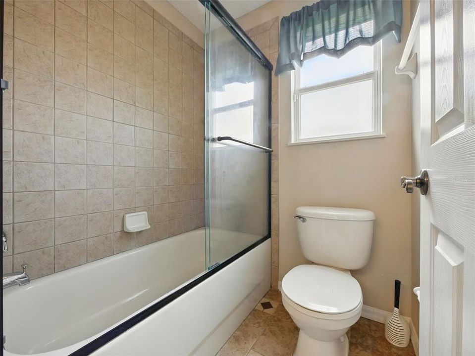 合同活跃: $575,000 (5 贝兹, 4 浴室, 4094 平方英尺)