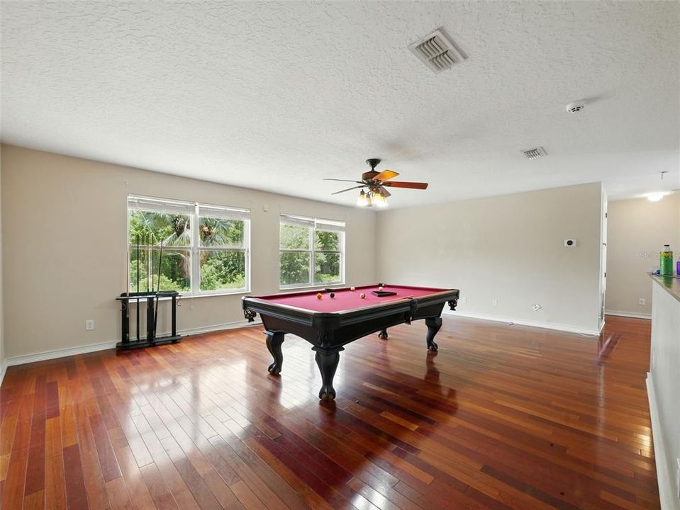 合同活跃: $575,000 (5 贝兹, 4 浴室, 4094 平方英尺)