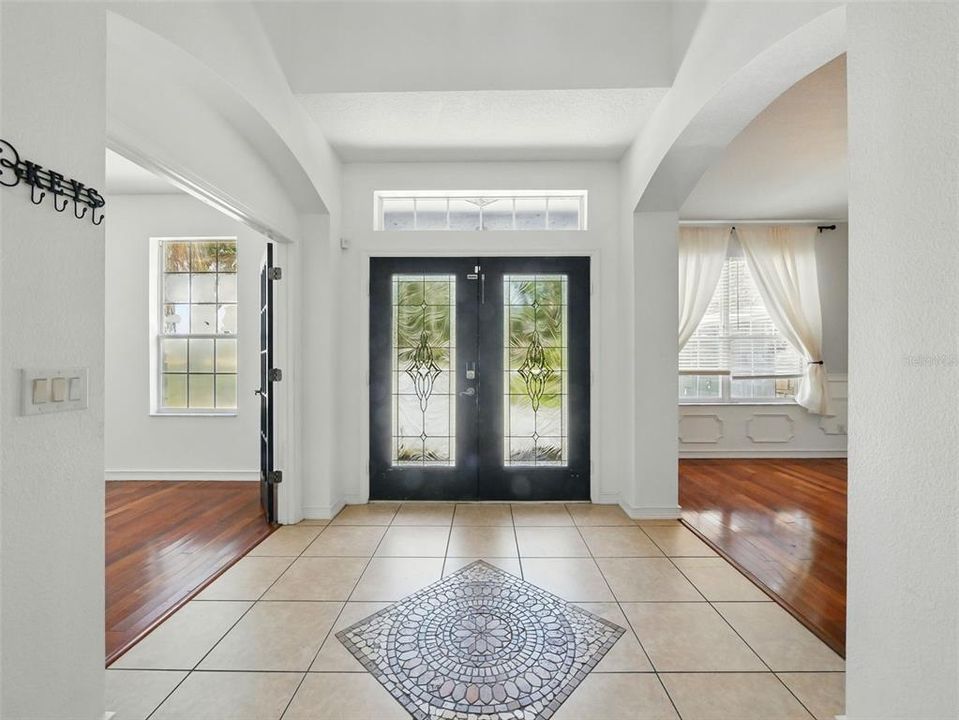 合同活跃: $575,000 (5 贝兹, 4 浴室, 4094 平方英尺)