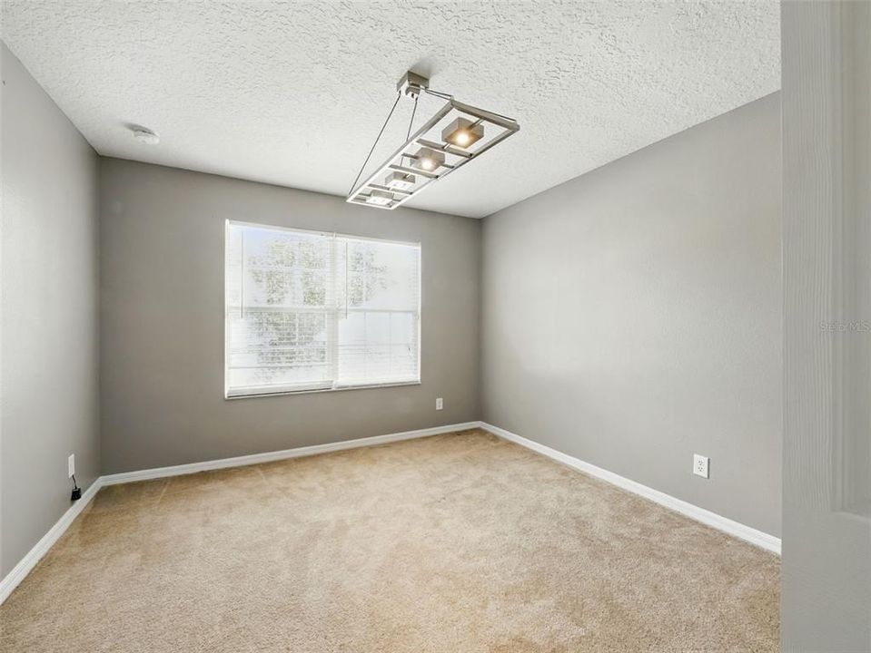 合同活跃: $575,000 (5 贝兹, 4 浴室, 4094 平方英尺)