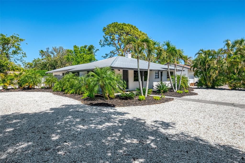 Недавно продано: $729,000 (2 спален, 2 ванн, 1420 Квадратных фут)