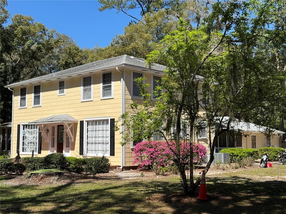 Recently Sold: $900,000 (6 beds, 5 baths, 3671 Square Feet)