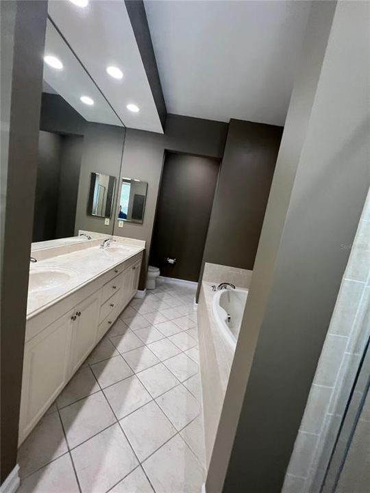 For Rent: $2,895 (2 beds, 2 baths, 1429 Square Feet)