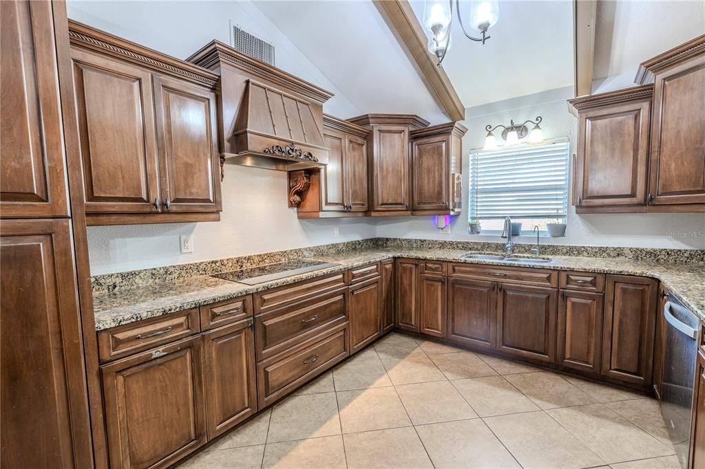 На продажу: $649,900 (4 спален, 3 ванн, 3920 Квадратных фут)