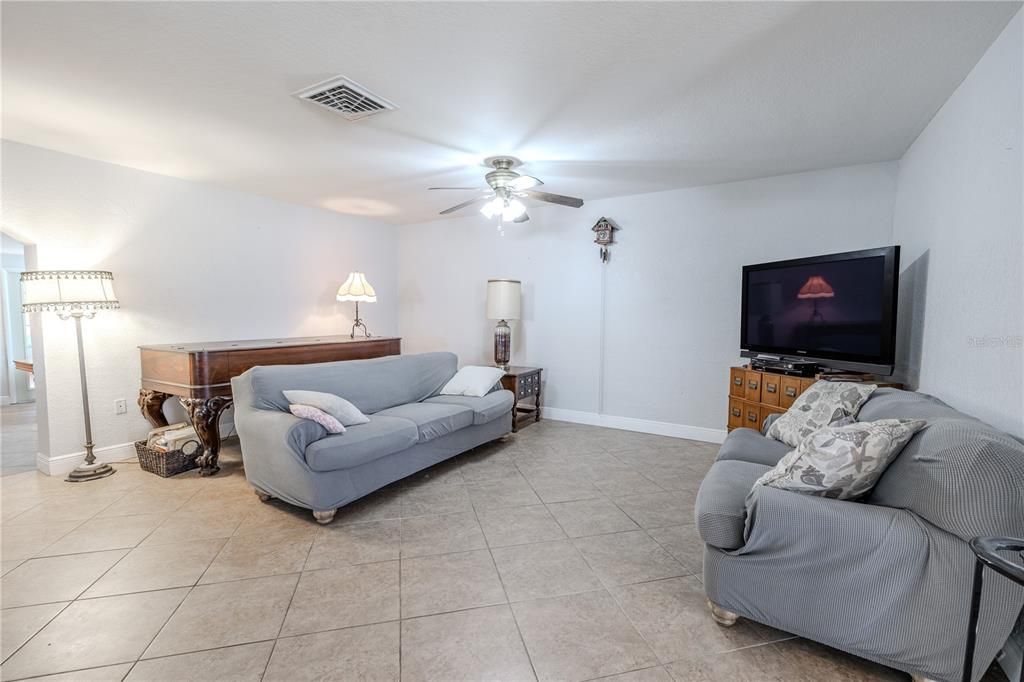 На продажу: $649,900 (4 спален, 3 ванн, 3920 Квадратных фут)