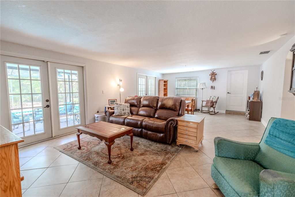 На продажу: $649,900 (4 спален, 3 ванн, 3920 Квадратных фут)