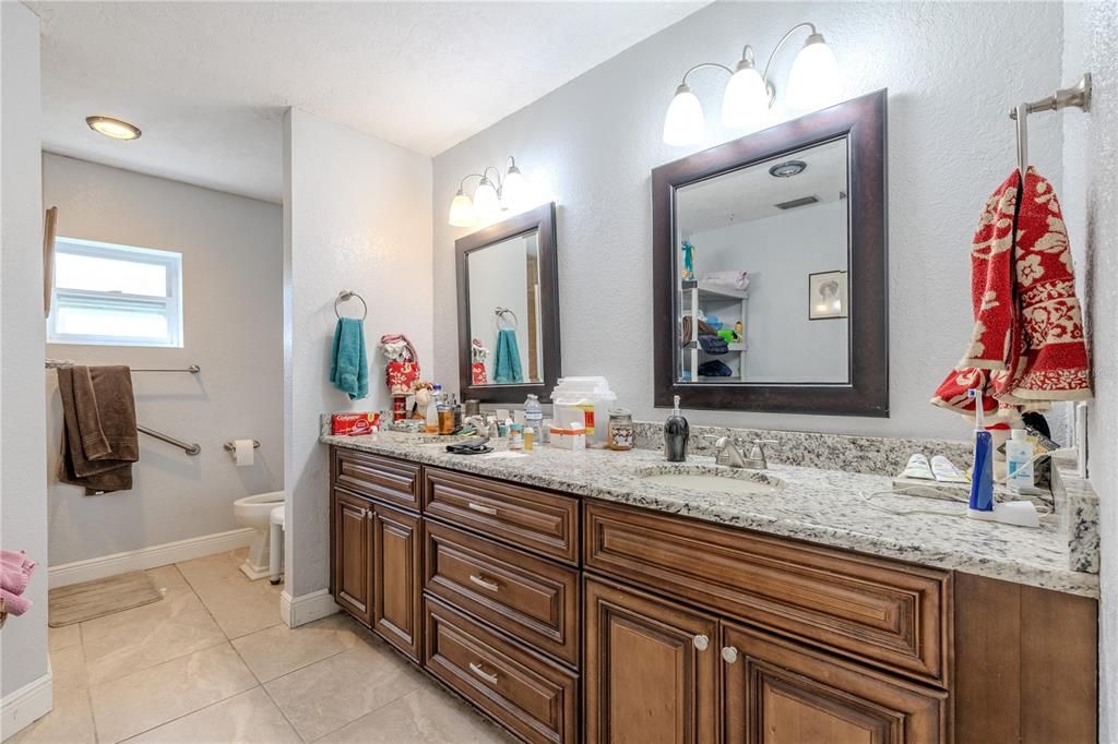 На продажу: $649,900 (4 спален, 3 ванн, 3920 Квадратных фут)