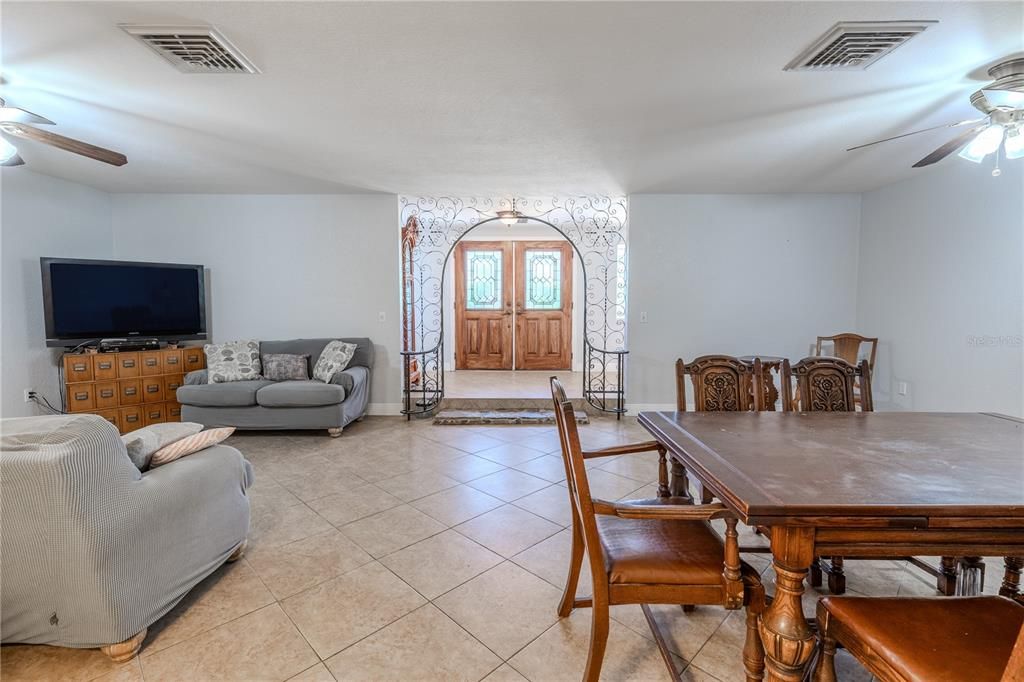 На продажу: $649,900 (4 спален, 3 ванн, 3920 Квадратных фут)