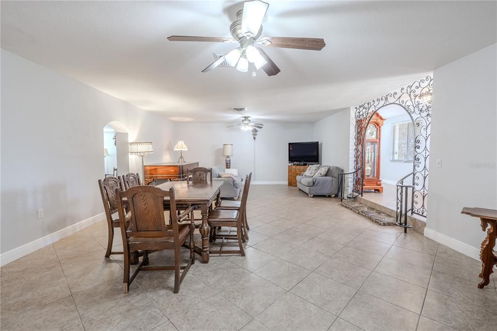 На продажу: $649,900 (4 спален, 3 ванн, 3920 Квадратных фут)