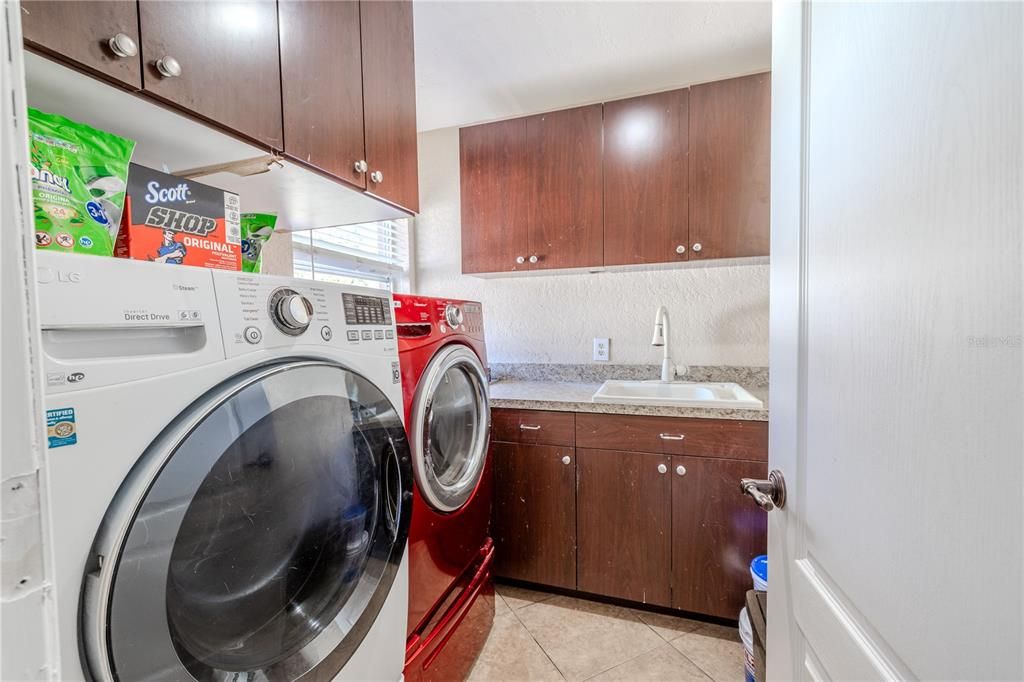 На продажу: $649,900 (4 спален, 3 ванн, 3920 Квадратных фут)