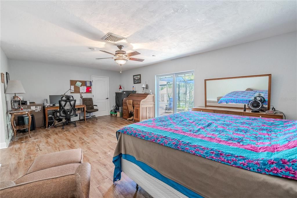 На продажу: $649,900 (4 спален, 3 ванн, 3920 Квадратных фут)