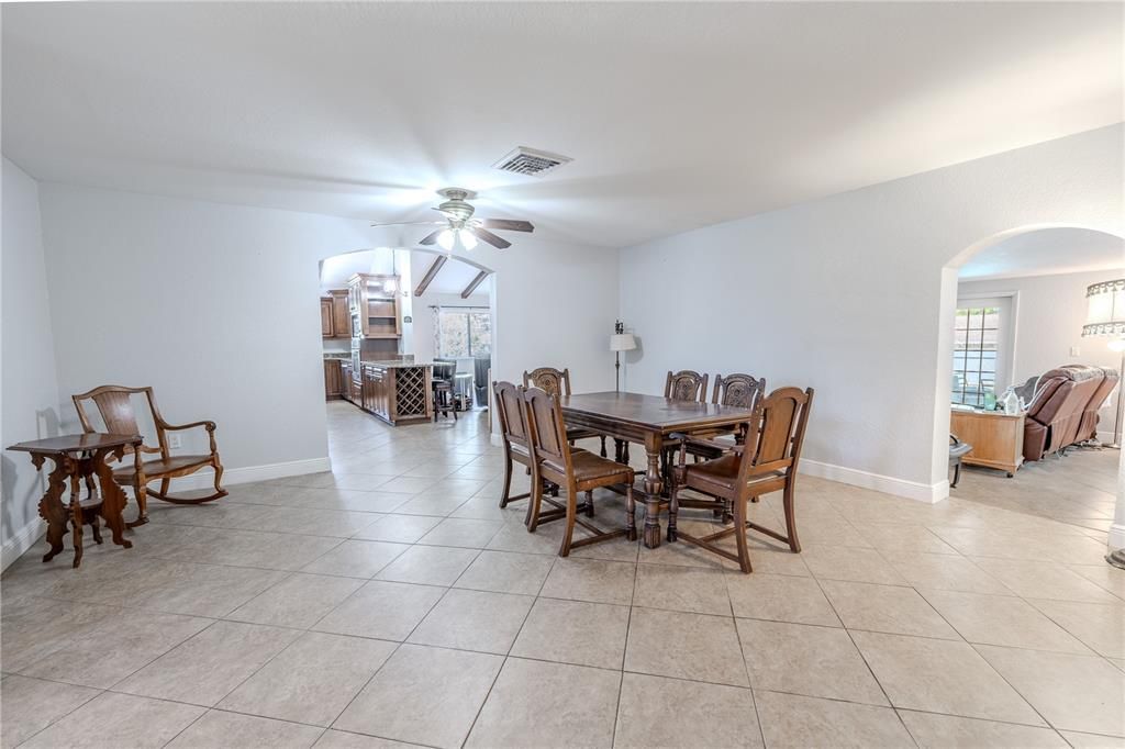 На продажу: $649,900 (4 спален, 3 ванн, 3920 Квадратных фут)