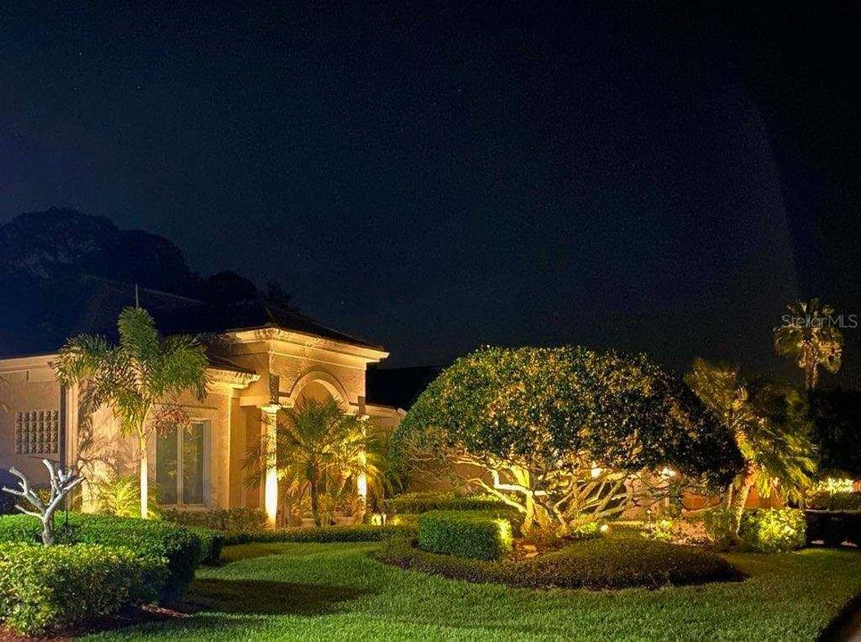 Active With Contract: $875,000 (3 beds, 3 baths, 2570 Square Feet)