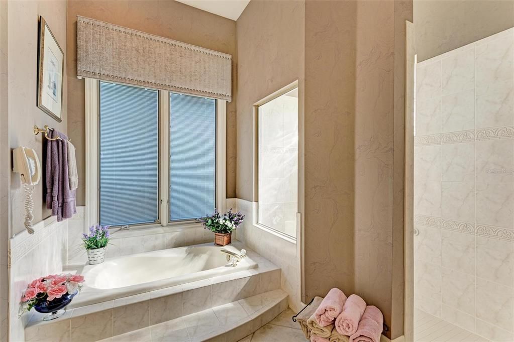 Active With Contract: $875,000 (3 beds, 3 baths, 2570 Square Feet)