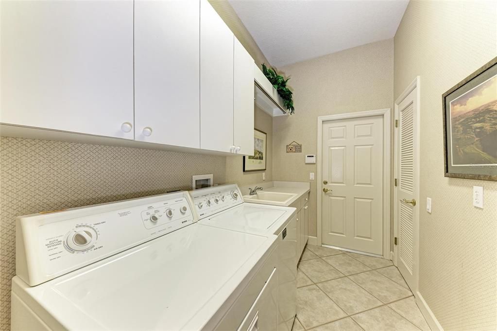 Active With Contract: $875,000 (3 beds, 3 baths, 2570 Square Feet)