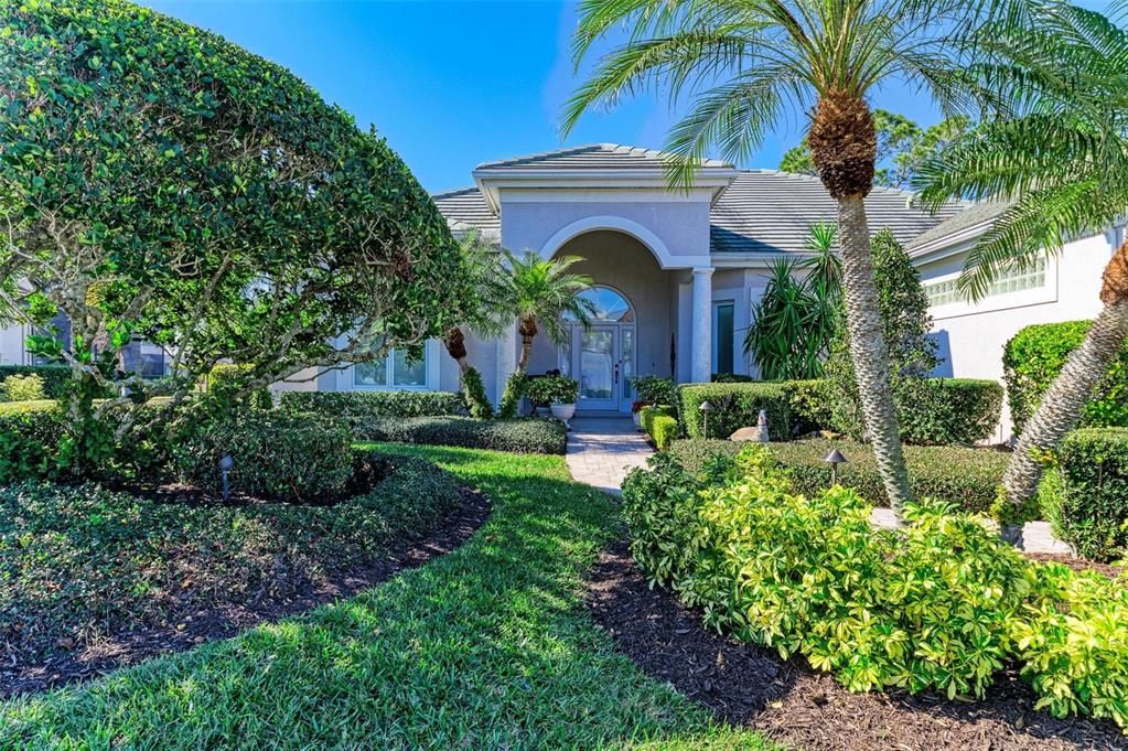 Active With Contract: $875,000 (3 beds, 3 baths, 2570 Square Feet)