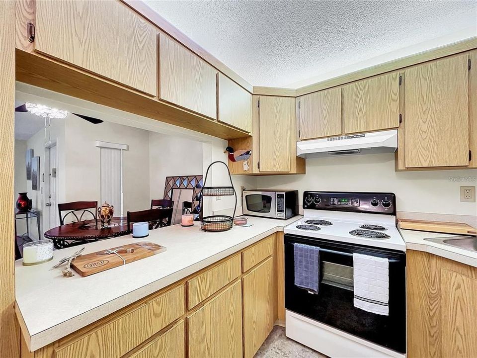 Под контрактом: $160,000 (2 спален, 2 ванн, 1038 Квадратных фут)