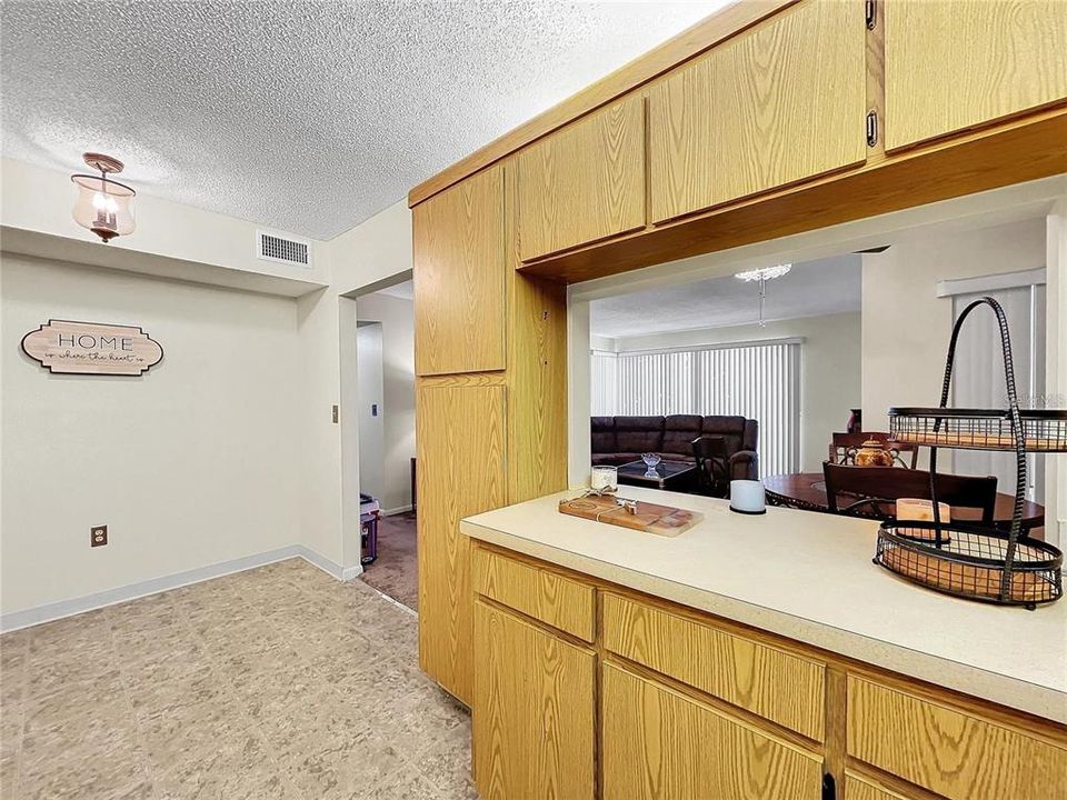 Под контрактом: $160,000 (2 спален, 2 ванн, 1038 Квадратных фут)