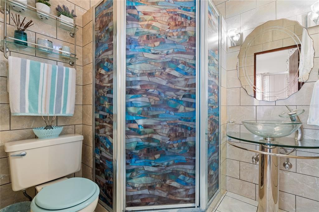 Под контрактом: $400,000 (6 спален, 4 ванн, 2100 Квадратных фут)