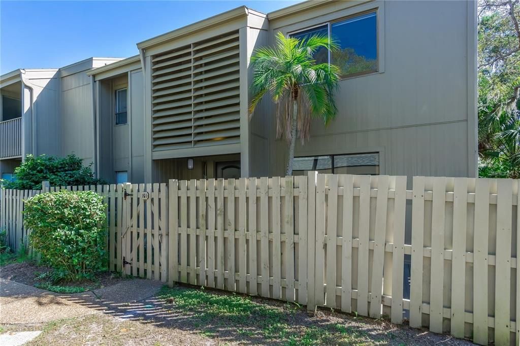 For Rent: $6,950 (3 beds, 2 baths, 1839 Square Feet)