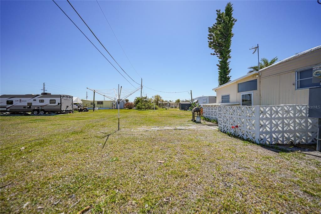 For Sale: $125,000 (2 beds, 1 baths, 672 Square Feet)