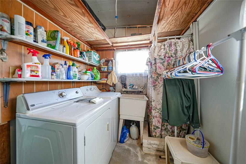 For Sale: $125,000 (2 beds, 1 baths, 672 Square Feet)