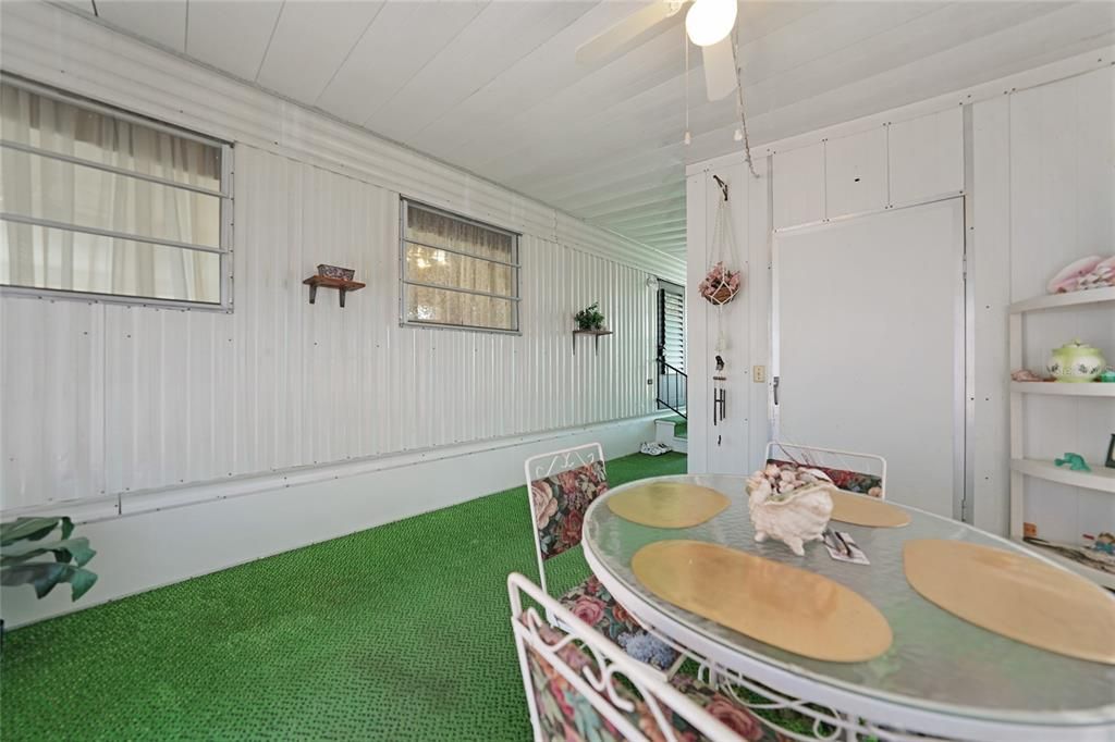 For Sale: $125,000 (2 beds, 1 baths, 672 Square Feet)