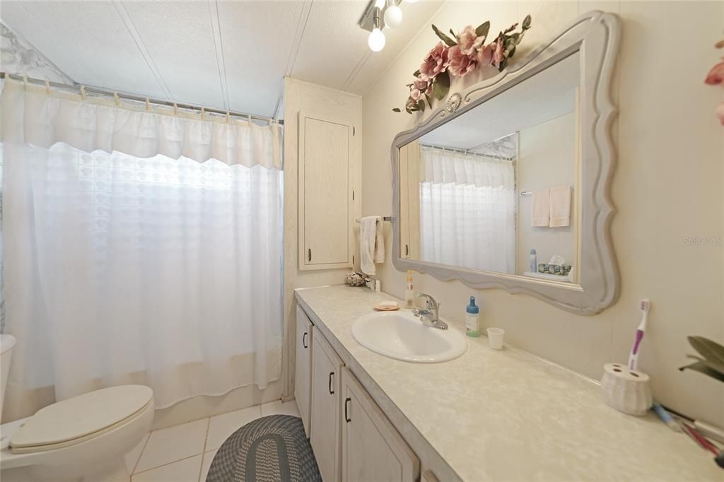 For Sale: $125,000 (2 beds, 1 baths, 672 Square Feet)