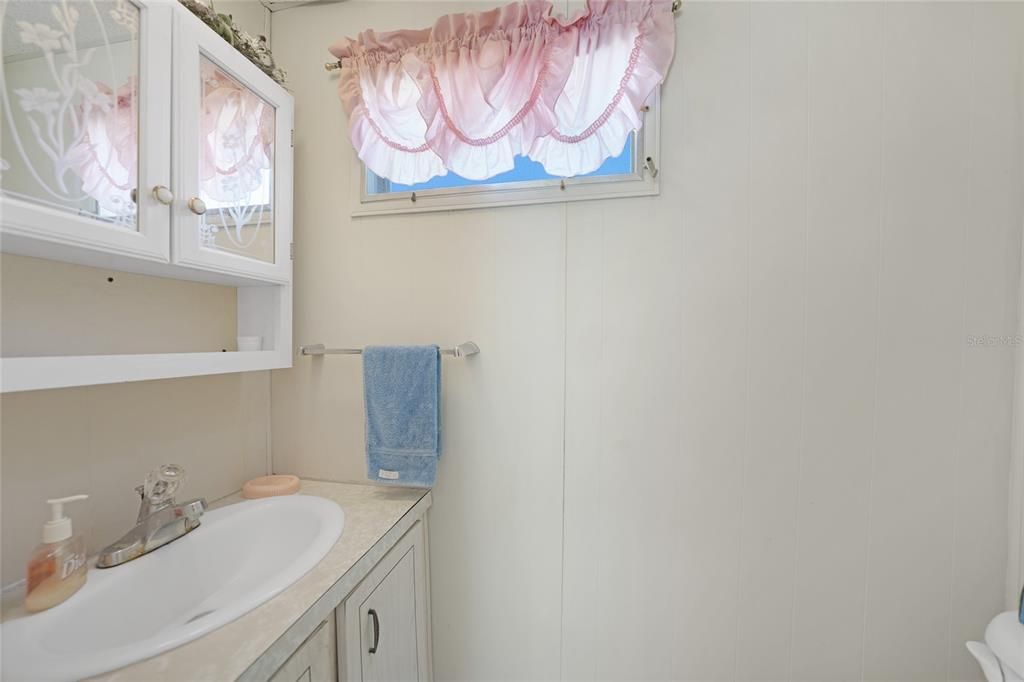 For Sale: $125,000 (2 beds, 1 baths, 672 Square Feet)